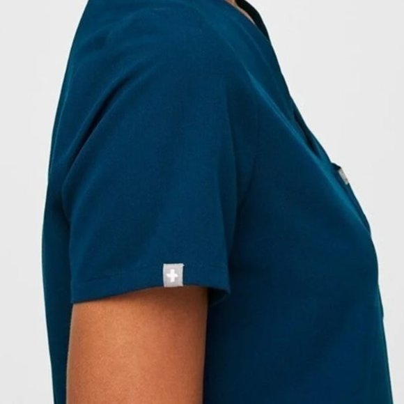 FIGS Catarina™ One-Pocket Scrub Top (Deep Reef) - Picture 5 of 8